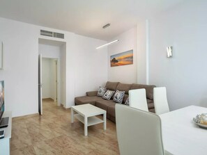 TV - Apartamento en Platja D'aro a 50 Metros de la Playa con Parking Privado (Platja d'Aro)