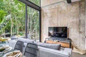 Smart-TV, peis og kontorer