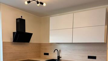 Kühlschrank, Ofen, Herdplatte, Geschirrspüler