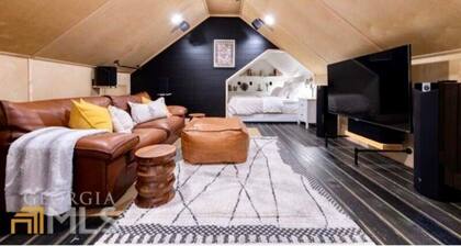 Cozy + Chic Atlanta Carriage House