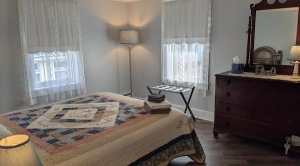 4 bedrooms, desk, iron/ironing board, free WiFi