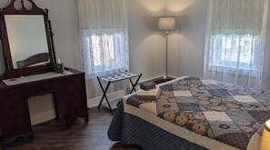 4 bedrooms, desk, iron/ironing board, free WiFi