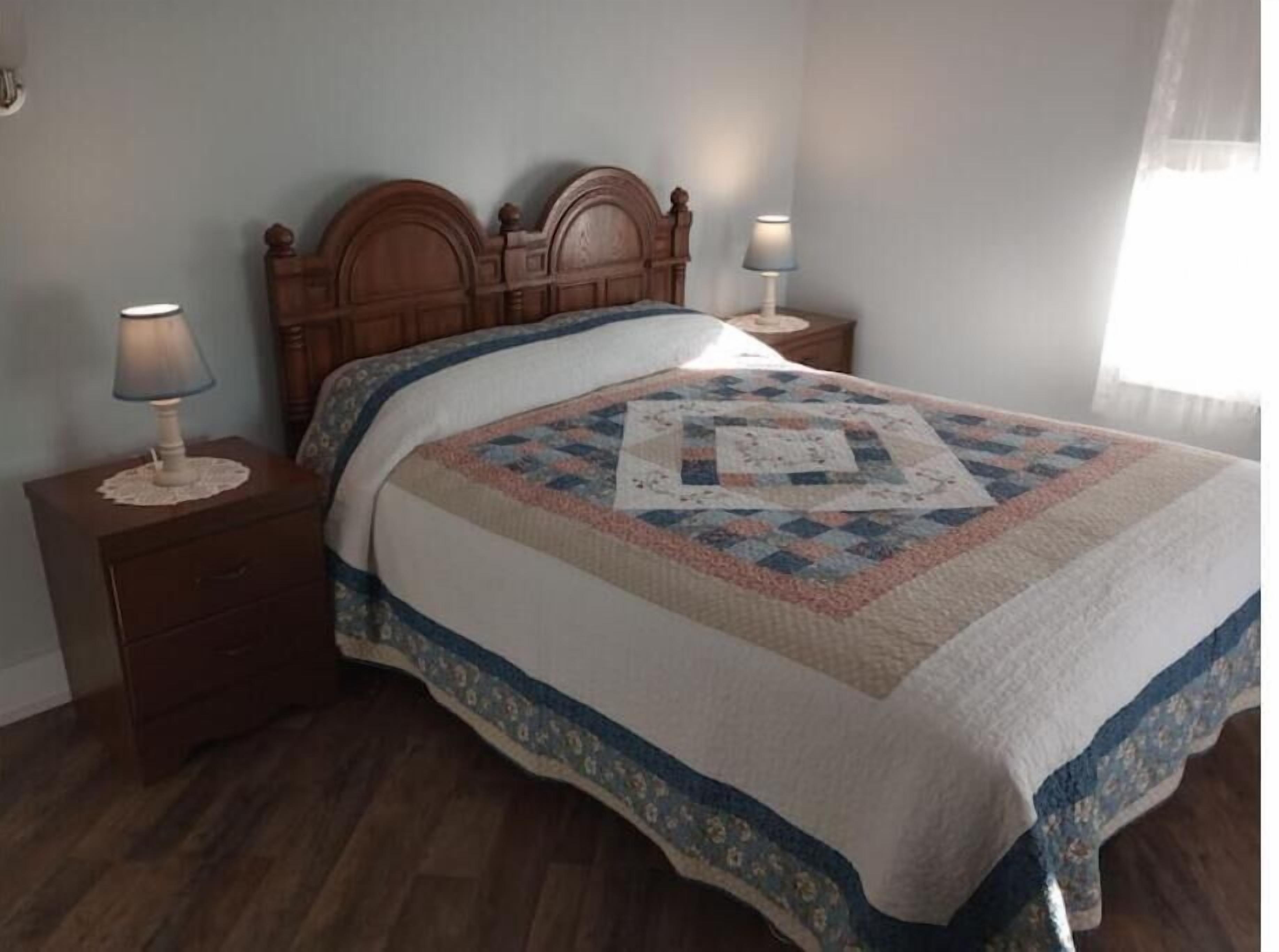 4 bedrooms, desk, iron/ironing board, free WiFi