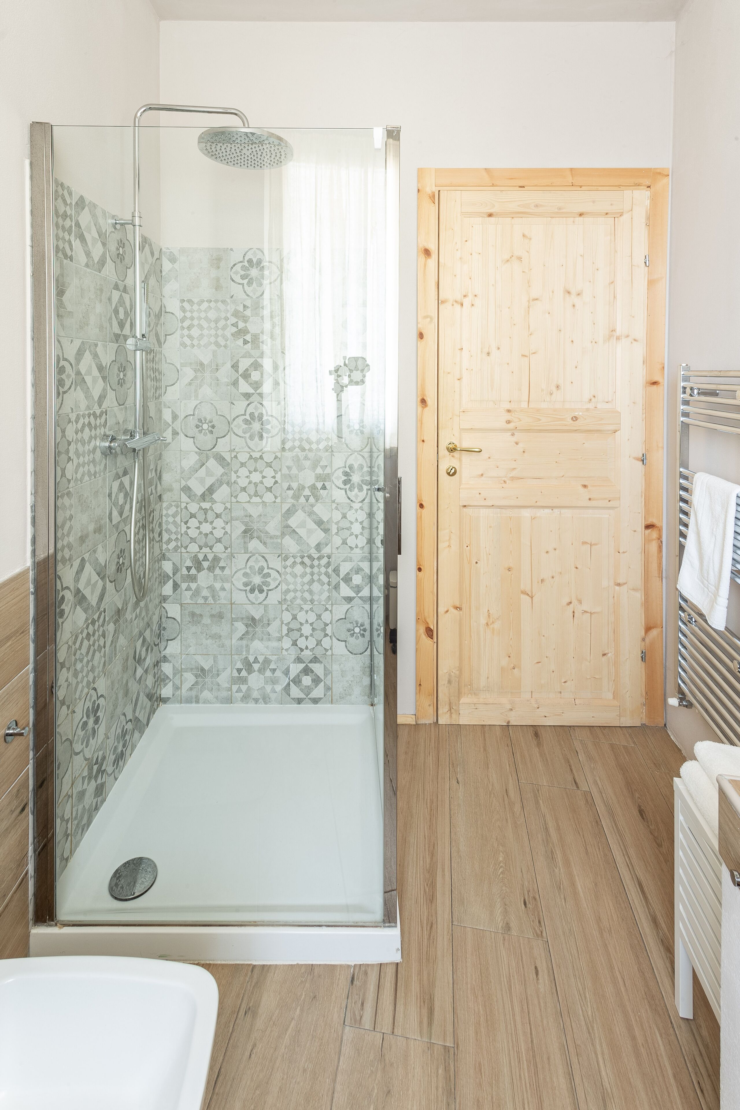 Dusche, Haartrockner, Bidet, Handtücher