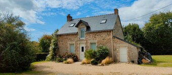 Charming house between sea and countryside with garden