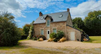 Charming house between sea and countryside with garden