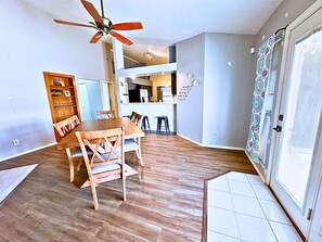 Dining - The Colony World Cup: 5 min Drive to Fan-Zone COSM Dallas Sleeps 8 (The Colony)