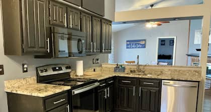 Poolside Oasis + Stunning Aquarium | Pets Welcome