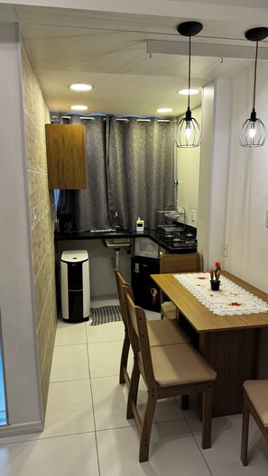 Dining - Apart. Aconchegante Silencioso,em Regiao Super Privilegiada,150 Metros da Praia (Rio de Janeiro)