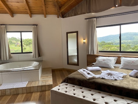Deluxe Studio Suite | Premium bedding, free WiFi, bed sheets. Hibisco Home Hotel