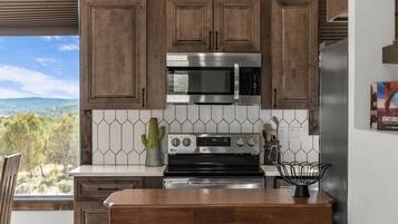 Frigorífic, microones, forn i placa de cuina