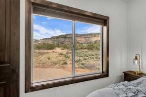 1 bedroom, iron/ironing board, travel crib, free WiFi - Red Canyon Casita | Private hot tub | Zion NP (Orderville)