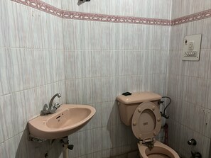 Shower, towels, soap, shampoo