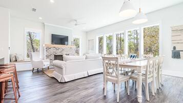 Signature House, 5 Bedrooms, Non Smoking, Patio | Living room | 45-inch Smart TV with digital channels, fireplace, books