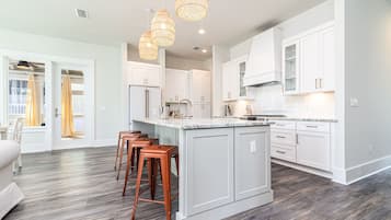 Casa Prestigio, 5 habitaciones, para no fumadores, patio | Cocina privada | Refrigerador, microondas, horno y parrilla de estufa