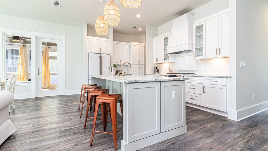 Lakeside Elegance Near Beach Access