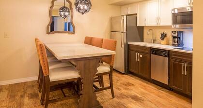 OCEANFRONT - 2 Bdrm w/balonies, Casa Del Mar Resort 10 miles from Daytona Beach