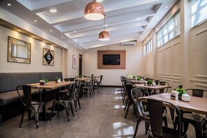 Free daily buffet breakfast - Domani Hotel Boutique (Cochabamba)