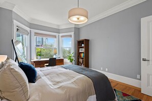 2 bedrooms, desk, iron/ironing board, WiFi