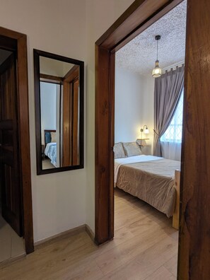 2 quartos, ferros/tábuas de passar roupa, Wi-Fi, roupa de cama