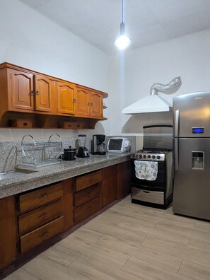 Geladeira, fogão, cooktop, lava-louças