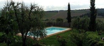 Agriturismo l'Olmo, Farmhouse in San Gimignano with Swimming Pool
