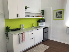 Departamento Confort | Cocina privada | Frigobar, microondas, lavavajillas y molino para café 
