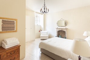 1 chambre, fer et planche à repasser, Wi-Fi, literie fournie