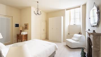 1 habitación, tabla de planchar con plancha, wifi y ropa de cama