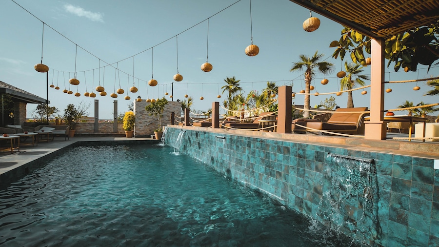 555 HOTEL CLUBBING ADULTS ONLY