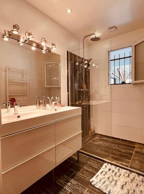 Towels, soap, toilet paper