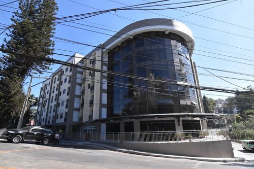 2BR Condo (Goshenland tower)
city center
free basement parking
pet friendly