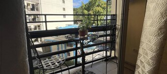 2BR Condo (Goshenland tower)
city center
free basement parking
pet friendly