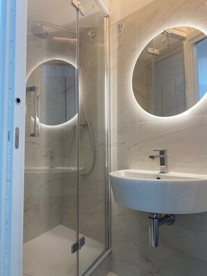 Free toiletries, hair dryer, bathrobes, towels - Leonard Vatican House (Roma)