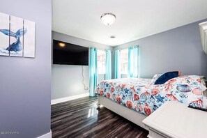 3 bedrooms, desk, iron/ironing board, travel cot