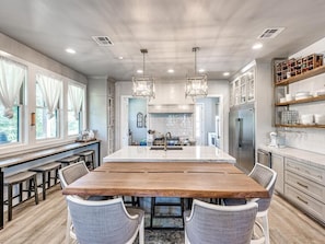 Dining - Carlton Landing. Large lakeview family home. Close to pool, pickleball & tennis! (Eufaula)