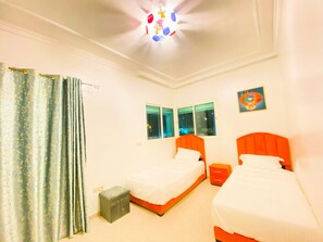 2 habitaciones, tabla de planchar con plancha y wifi gratis 