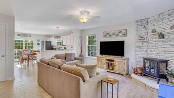 Condo, Multiple Beds (Peaceful Palms) | Living area