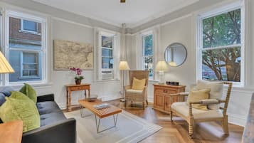 Condo, 1 Queen Bed with Sofa bed (Gem at the DeRenne) | Living area