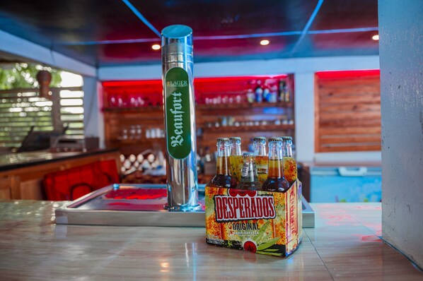 2 bars/lounges - Cloud9 Lomé (Lomé)