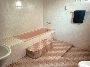 Classic Double Room, 1 Bedroom, Non Smoking, Bathtub | Bathroom | Slippers, towels, soap, toilet paper