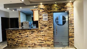 Refrigerador, microondas y tetera eléctrica