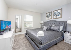 4 bedrooms, iron/ironing board, WiFi, bed sheets - Last Minute Disney Getaway! Townhouse with Private Pool. Book Now! #78405 (Orlando)