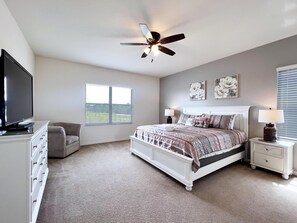 5 habitaciones, tabla de planchar con plancha, wifi y ropa de cama