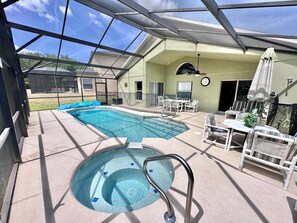 UppvÀrmd pool