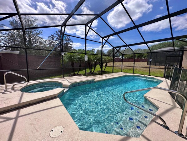 UppvÀrmd pool