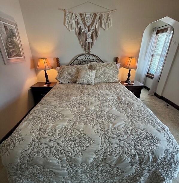 1 habitación, tabla de planchar con plancha, wifi gratis y ropa de cama