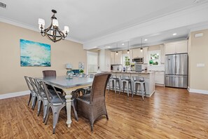 Hus – signature, 5 soverom, ikke-røyk, balkong | Spiseområde på rommet