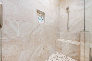 Signature-Haus, 5 Schlafzimmer, Nichtraucher, Balkon | Badezimmer | Duschwanne, kostenlose Toilettenartikel, Haartrockner, Handtücher