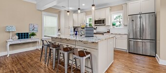 Beach House with PRIVATE POOL & 14 BIKES